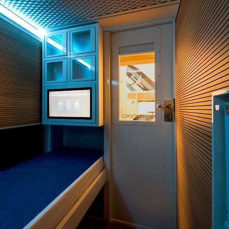Resting Pods - Zzzleepandgo Wien Airport Schwechat Exterior photo